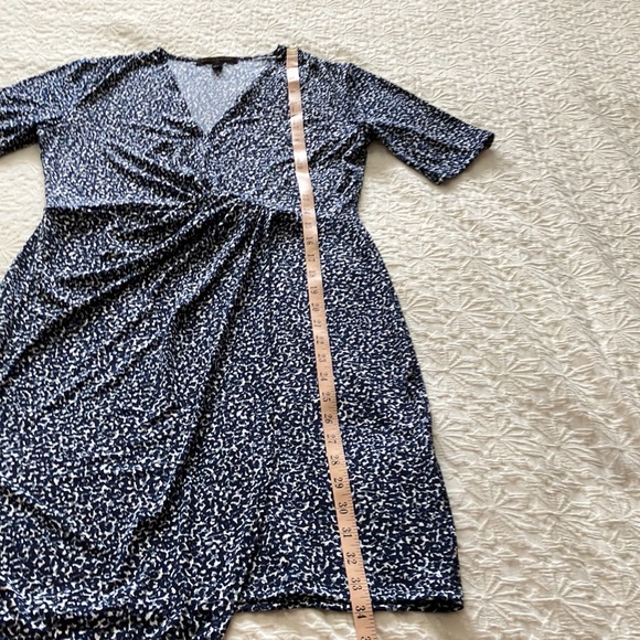 Banana Republic short sleeved faux wrap dress in blue navy black gray and white - Picture 8 of 15